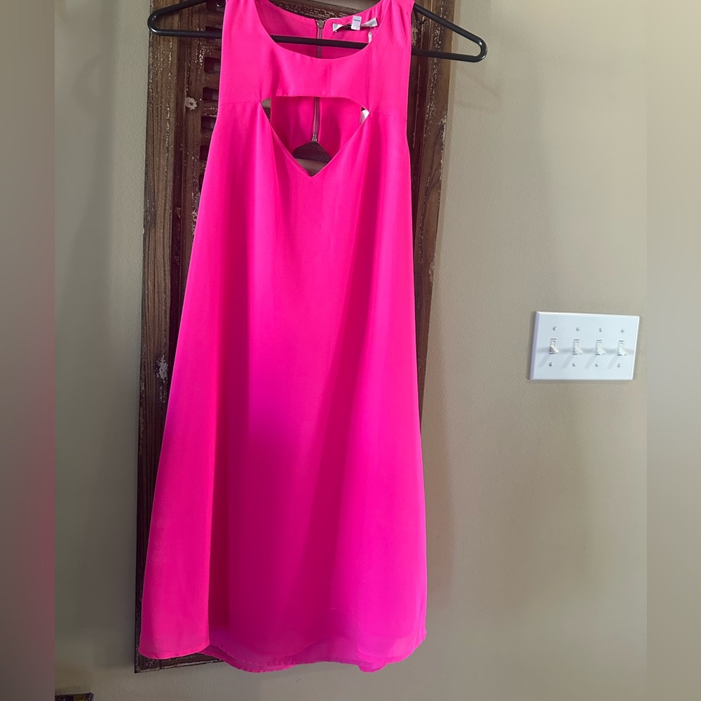 New Hot Pink Midi Dress
Perfect for spring and summer!